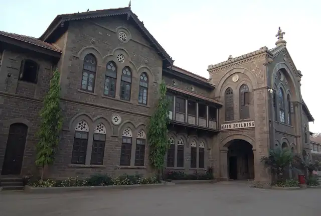 An established Indian college campus building in Maharashtra